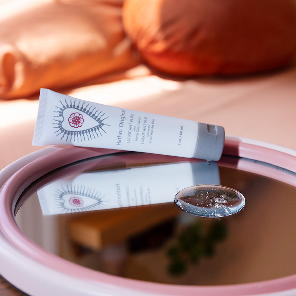 Sutil Hathor Pure lube on a mirror