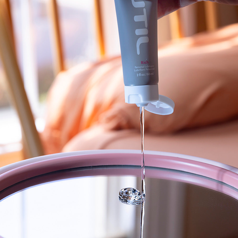 Sutil Rich lube squeezed out on a mirror